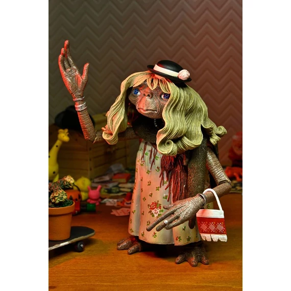 E.T. the Extra-Terrestrial Ultimate Akciófigurae - Dress-Up E.T. 11 cm