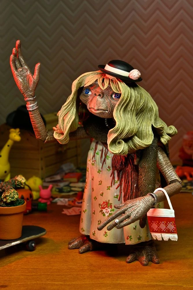 E.T. the Extra-Terrestrial Ultimate Akciófigurae - Dress-Up E.T. 11 cm