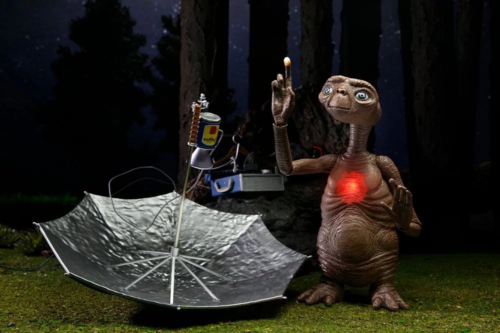 E.T. the Extra-Terrestrial Ultimate Akciófigura - Ultimate Deluxe E.T. 11 cm